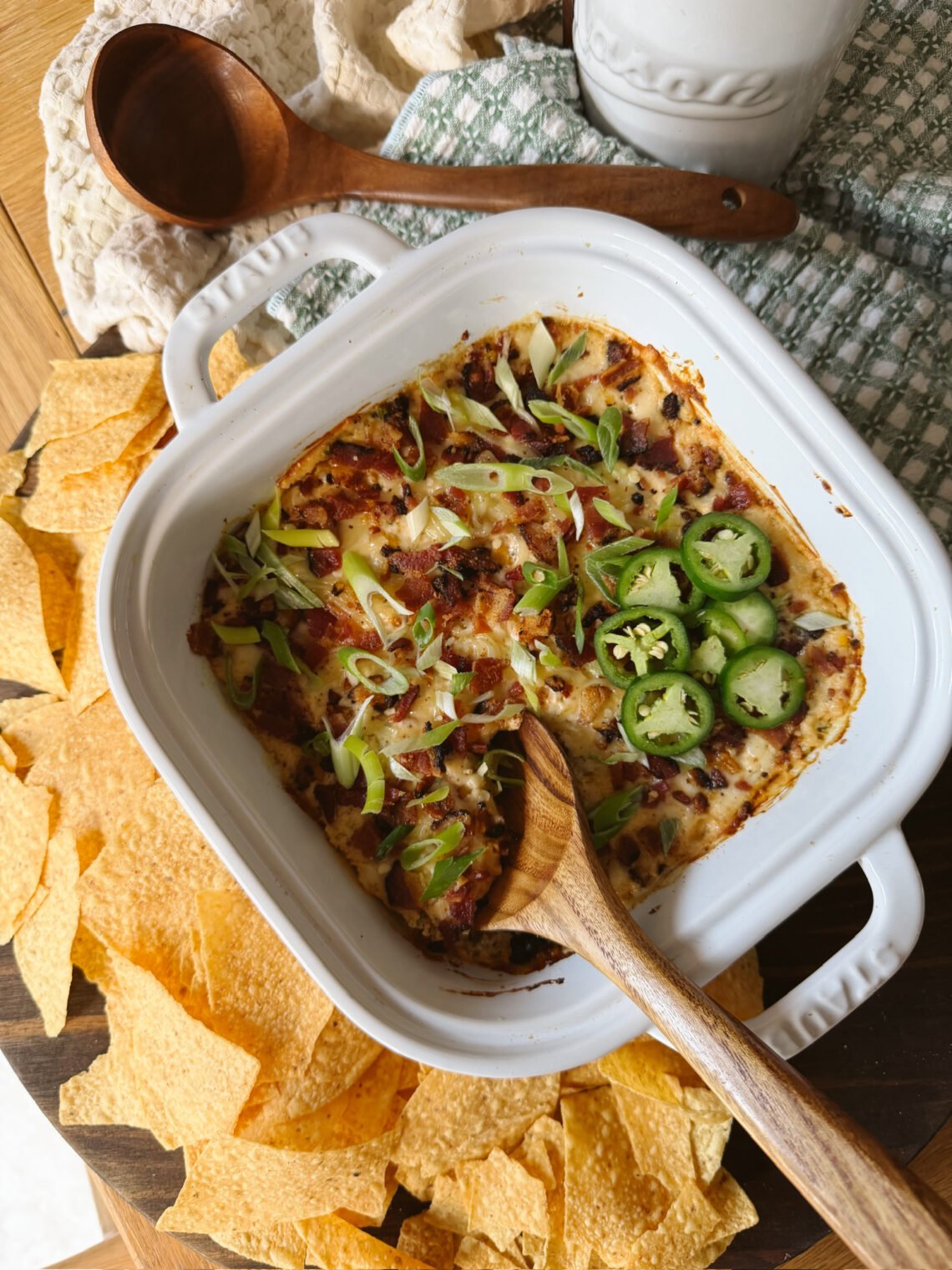 jalapeno popper dip with chips